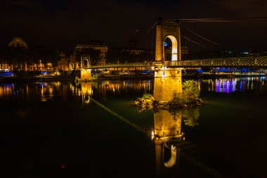 Rhone Nehri üzerinde köprü