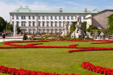 Ünlü Mirabell Bahçe