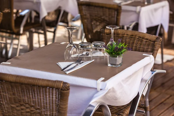 Acogedoras mesas de restaurante — Foto de Stock