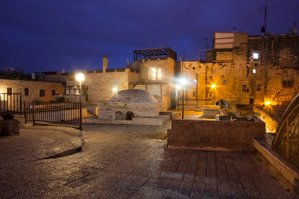 Oude stad van Jeruzalem en de tempel mount nachts, Israël — Stockfoto