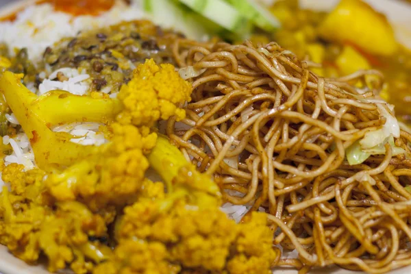 Dal Bhat. hagyományos Nepáli ételek — Stock Fotó