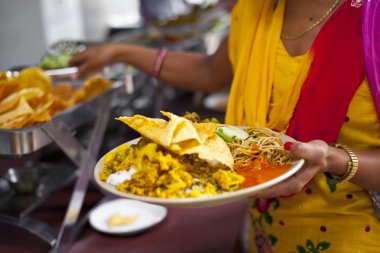 Dal Bhat. geleneksel Nepal gıda