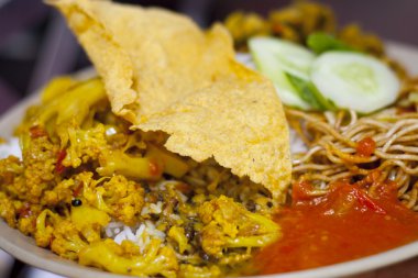 Dal Bhat. geleneksel Nepal gıda