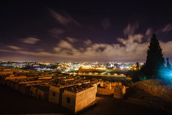 Jerozolima w nocy z meczetu Al-Aksa i na Górze Oliwnej — Zdjęcie stockowe