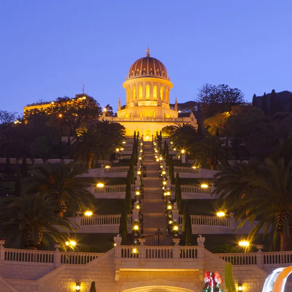 Bahai tuinen in Israël op de avond — Stockfoto