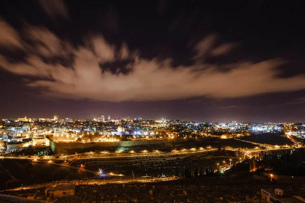 Jerozolima w nocy z meczetu Al-Aksa i na Górze Oliwnej — Zdjęcie stockowe