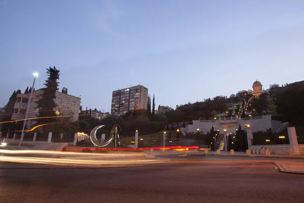 Bahai tuinen in Israël op de avond — Stockfoto