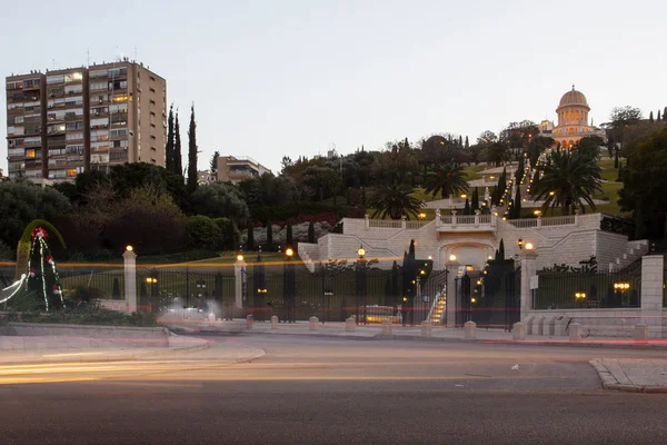 Jardines Bahai en Israel por la noche — Foto de Stock