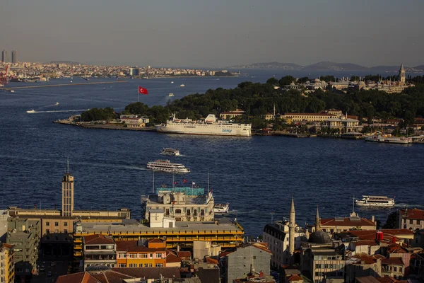 Vue panoramique du Bosphore depuis la tour Galata — Photo