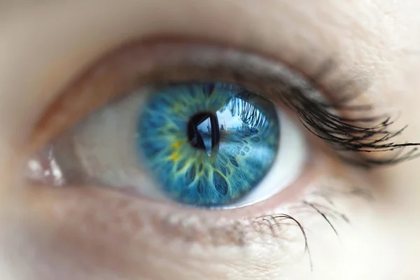 Color de ojos de las mujeres cambiado con lentes —  Fotos de Stock