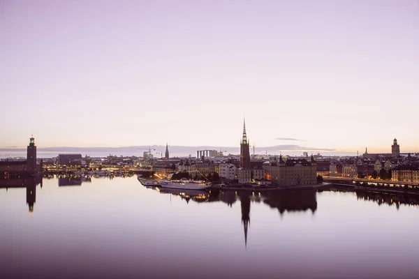 ストックホルム、スウェーデンの風光明媚な夜のパノラマ — ストック写真