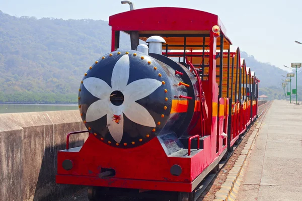 Trem turístico para as cavernas Elephanta — Fotografia de Stock