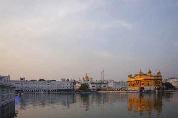 Temple d'or au coucher du soleil, Amritsar - Inde — Photo