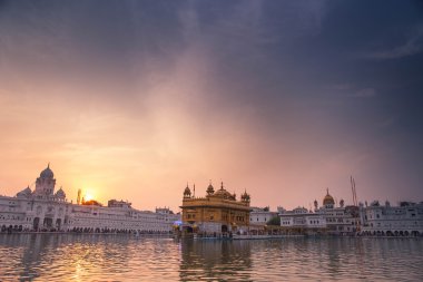 Gün batımında, Amritsar - Hindistan altın Tapınak