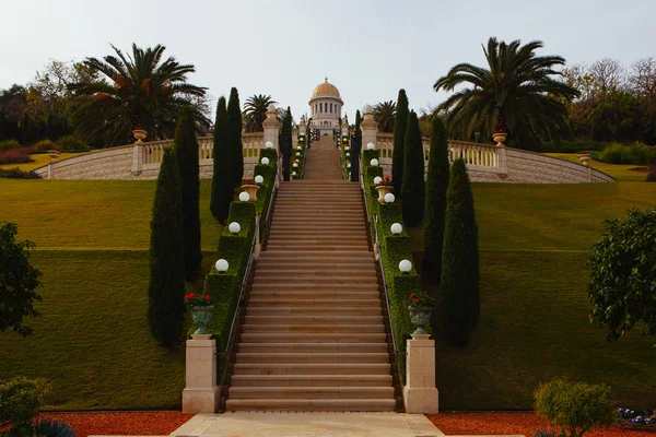 イスラエル、ハイファのバハイ庭園のある風景. — ストック写真