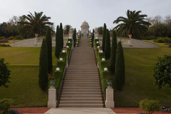 イスラエル、ハイファのバハイ庭園のある風景. — ストック写真