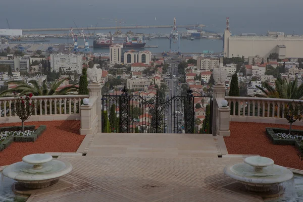 Haifa, Israël - 22 januari 2016: Lagere niveau van de Bahai tuinen in Haifa, Israël — Stockfoto