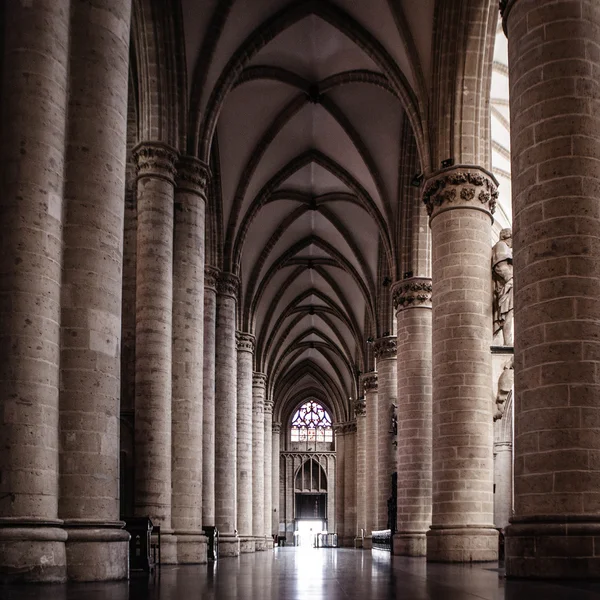 Interno della Cattedrale di San Michele e Santa Gudula Chiesa cattolica romana sul colle Treurenberg a Bruxelles, Belgio . — Foto Stock