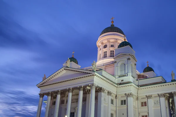 Helsingfors domkyrka ligger på Senatstorget i Helsingfors centrum. — Stockfoto