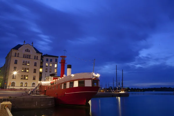 ヘルシンキ、フィンランドの古い町の風光明媚な夜景 — ストック写真