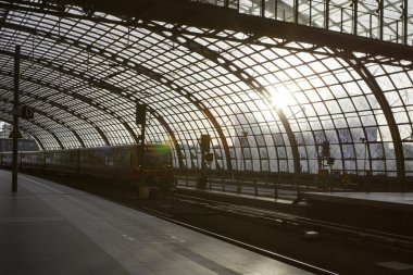 Berlin tren istasyonu (Hauptbahnhof) 