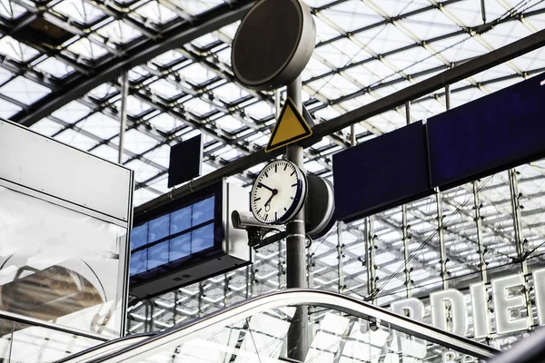 Estación principal de tren de Berlín (Hauptbahnhof) —  Fotos de Stock