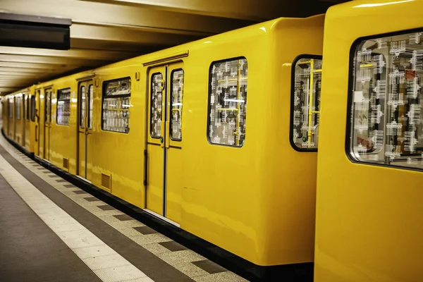 U-Bahn Берлін є найбільш розгалуженою мережею підземні — стокове фото