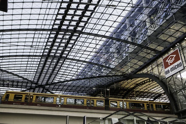 La estación principal de tren (Hauptbahnhof ) — Foto de Stock