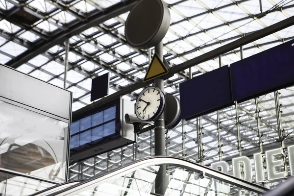 La estación principal de tren (Hauptbahnhof ) —  Fotos de Stock