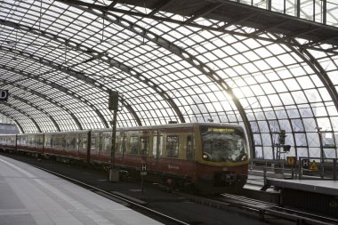 Berlin tren istasyonu (Hauptbahnhof) 