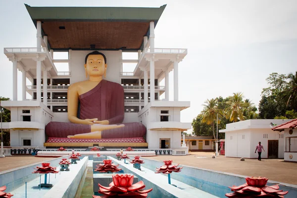 Die riesige sitzende Buddha-Statue — Stockfoto