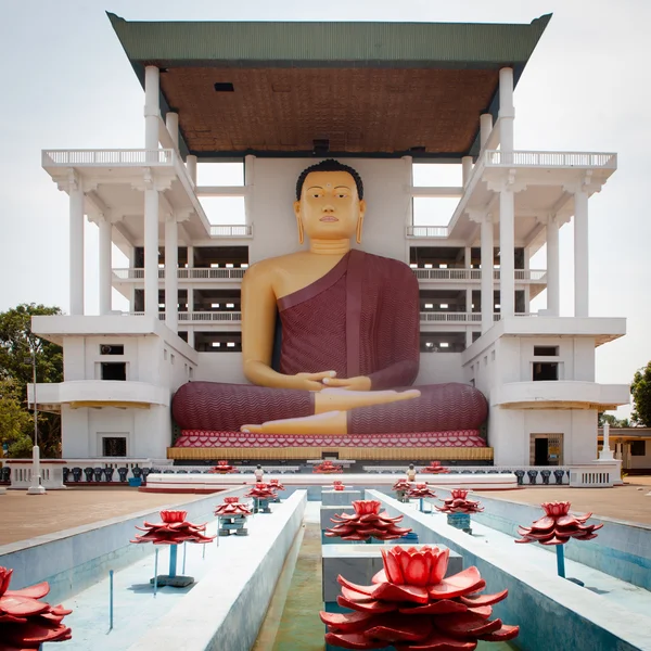 Die riesige sitzende Buddha-Statue — Stockfoto