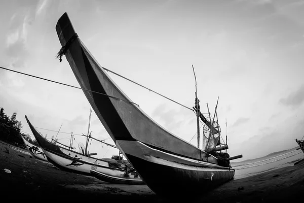 Barcos de pesca en la playa de Sri Lanka — Foto de Stock