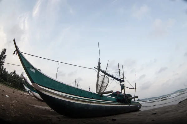 Fischerboote am Strand in sri lanka — Stockfoto