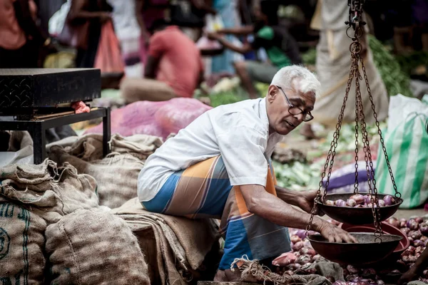 Leverancier verkochte verse groenten en fruit in Sri Lanka — Stockfoto