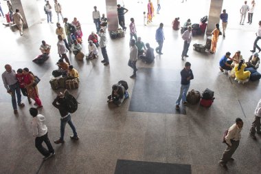 Bir Yeni Delhi yaklaşık 10 Ekim 2013 Yeni Delhi tren istasyonunda platformlar