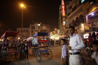 İnsanlar ünlü ana ın Bazaarı Caddesi'nde günlük faaliyetleri ile meşgul 