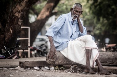 Sabahın erken saatlerinde balıkçı fishhaving dinlenme