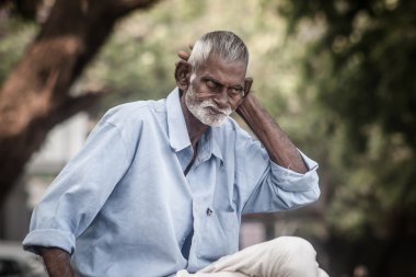 Sabahın erken saatlerinde balıkçı fishhaving dinlenme