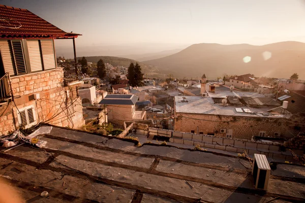 Antik hasid, Ortodox Yahudi Safed'ın eski şehir içinde tipik viev — Stok fotoğraf