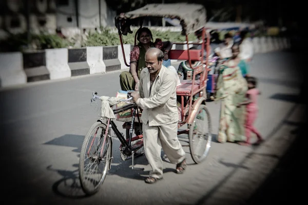 Mañana en una calle el 10 de noviembre de 2013 en Old Delhi, India . — Foto de Stock