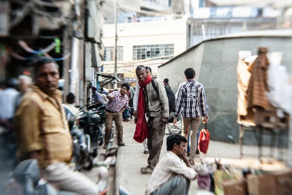 Manhã em uma rua em 10 de novembro de 2013 em Old Delhi, Índia . — Fotografia de Stock