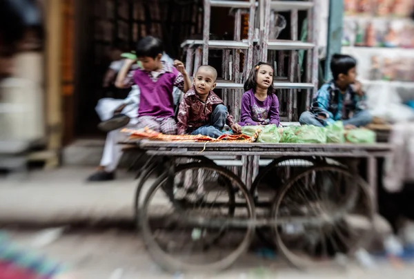 Morning on a street at November 10, 2013 in Old Delhi, India. — Stock Photo, Image