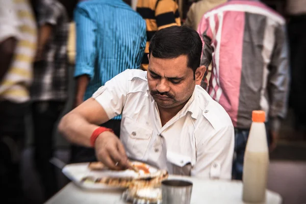 Morning on a street at November 10, 2013 in Old Delhi, — Stock Photo, Image