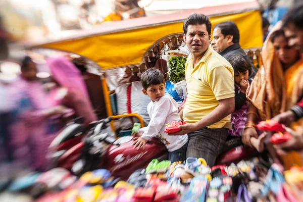 Morgon på en gata på 10 November 2013 i Old Delhi, Indien — Stockfoto