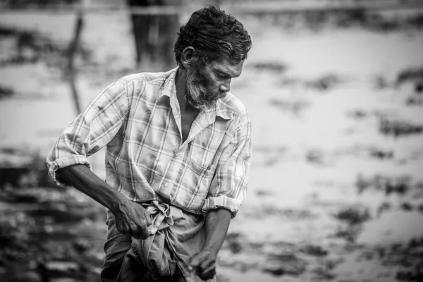 Φορτ Κοτσί, Ινδία - 20 Δεκεμβρίου: ψαράδων αλιείας στην τους woo — Φωτογραφία Αρχείου