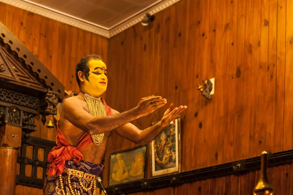 Kathakali umělec v roli ctnostný pachcha (zelená) v Cochin — Stock fotografie