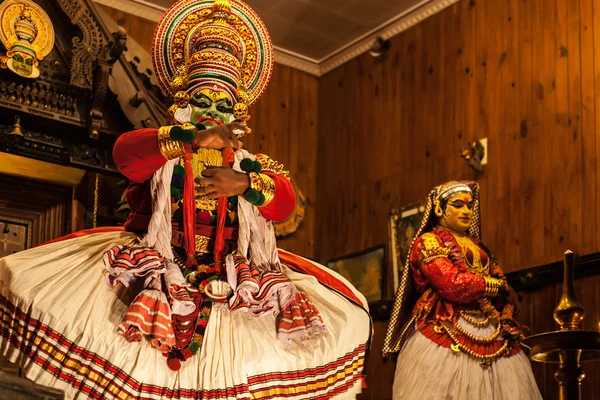 Kathakali performer no papel virtuoso pachcha (verde) em Cochin — Fotografia de Stock