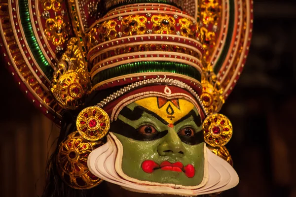 Kathakali wykonawca w roli cnotliwy pachcha (zielony) w mieście Cochin — Zdjęcie stockowe