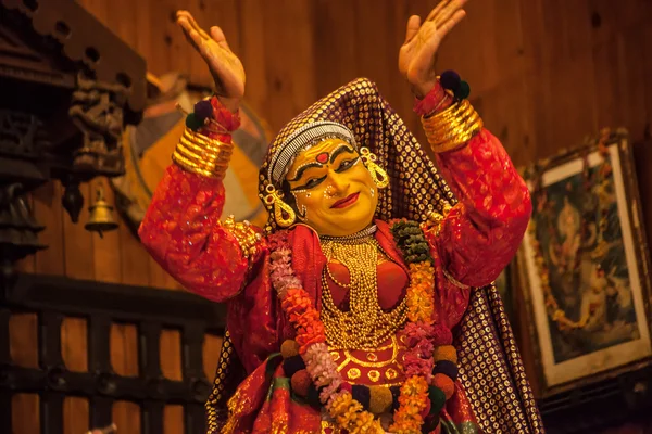 Kathakali interprete nel ruolo virtuoso pachcha (verde) in Cochin — Foto Stock